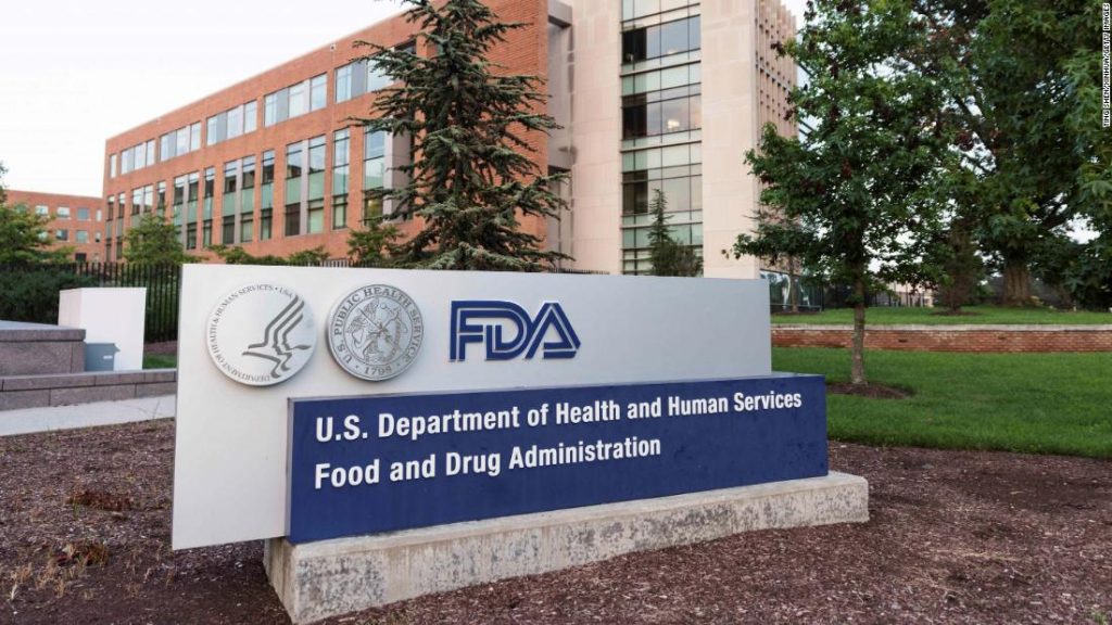Por que os consultores da FDA não recomendaram as injeções de reforço de Covid-19 a todos?