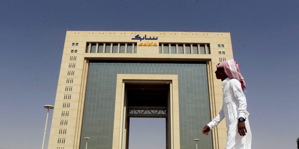 A Arábia Saudita disse às empresas que mudassem suas sedes regionais para Riade ou perderiam negócios.  está funcionando.