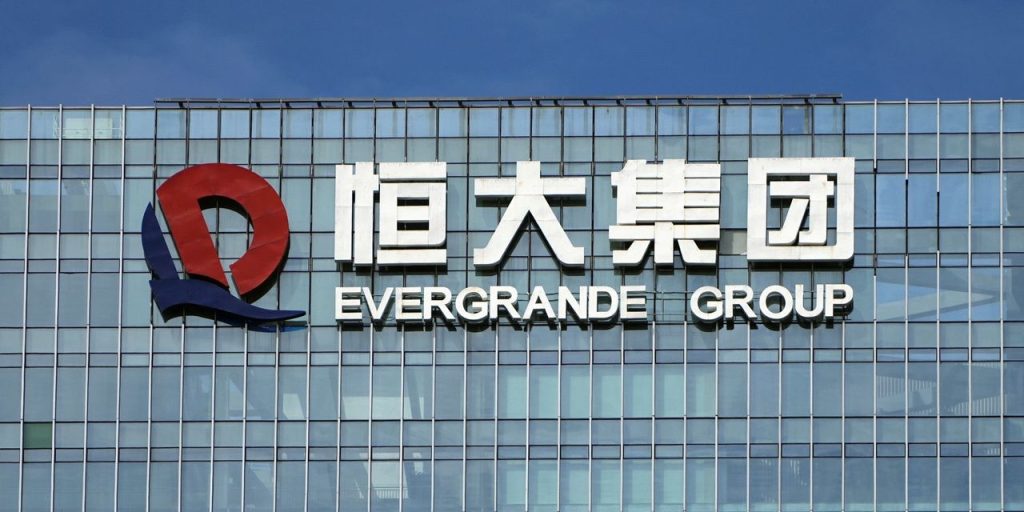 A mídia estatal disse que a China Evergrande está atrasando o pagamento de juros de títulos em dólar