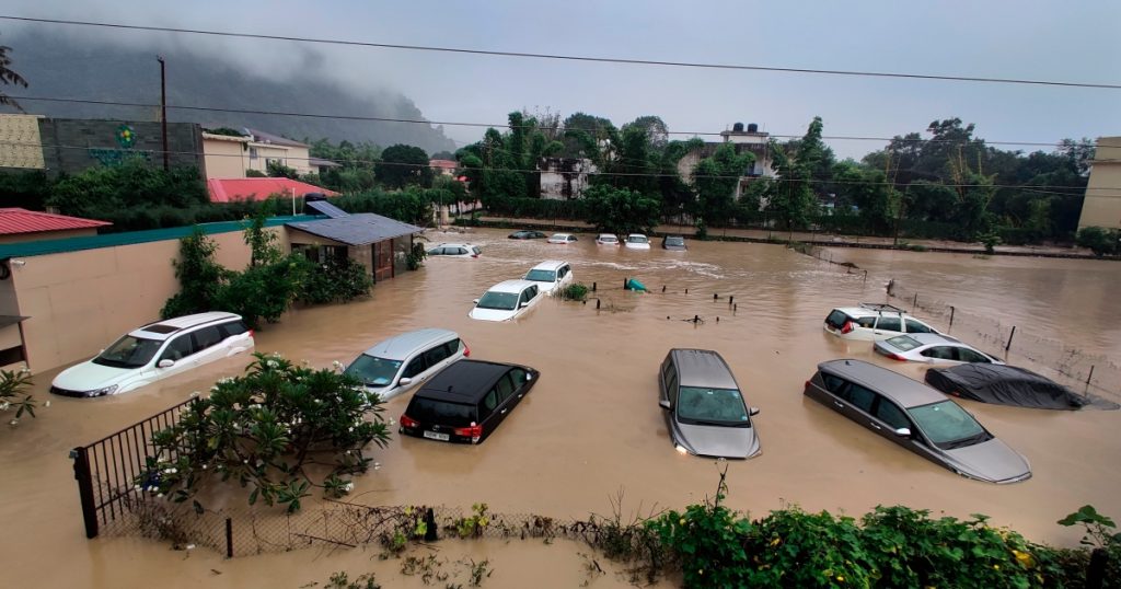 Inundações e deslizamentos de terra matam mais de 150 na Índia e no Nepal |  notícias de inundação