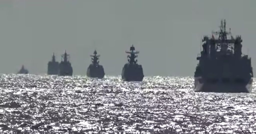 Navios de guerra russos e chineses conduzem as primeiras patrulhas conjuntas no Oceano Pacífico
