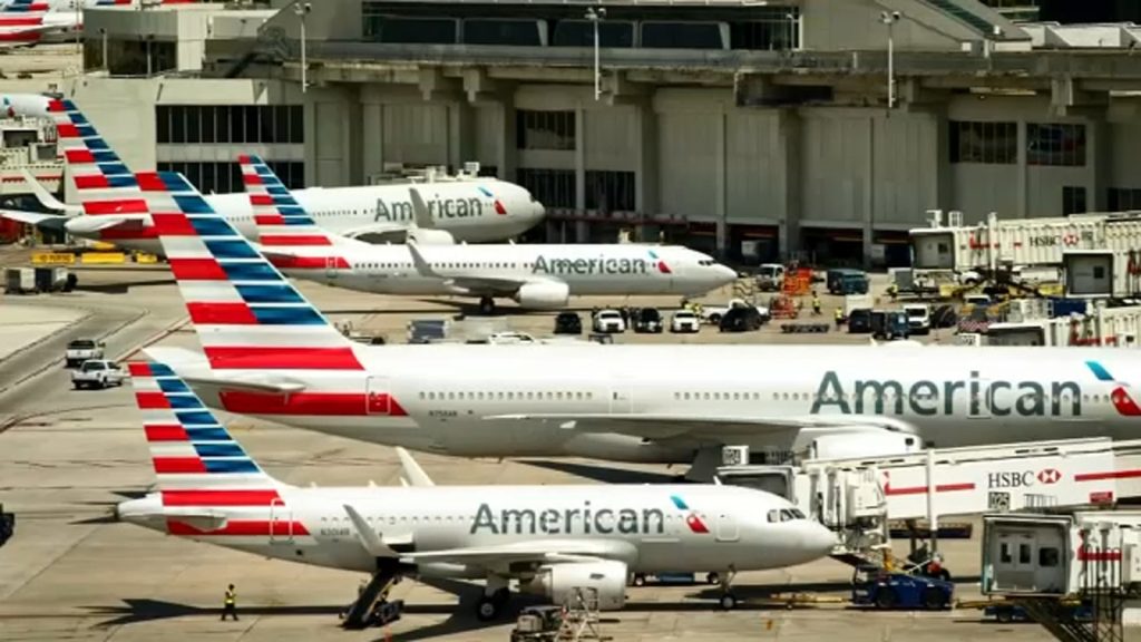 Por que a American Airlines está cancelando seus voos?  O clima e a escassez de pessoal causaram o cancelamento de mais de 1.500 voos;  Alguns em O'Hare