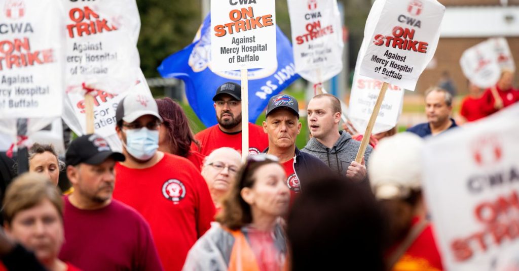 Um mercado de trabalho americano apertado leva a greves por aumentos salariais
