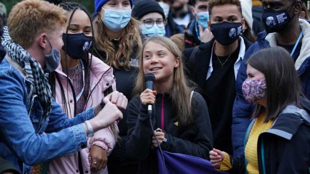 Greta Thunberg diz que vai para 'Net Zero' depois de praguejar após cantar COP26