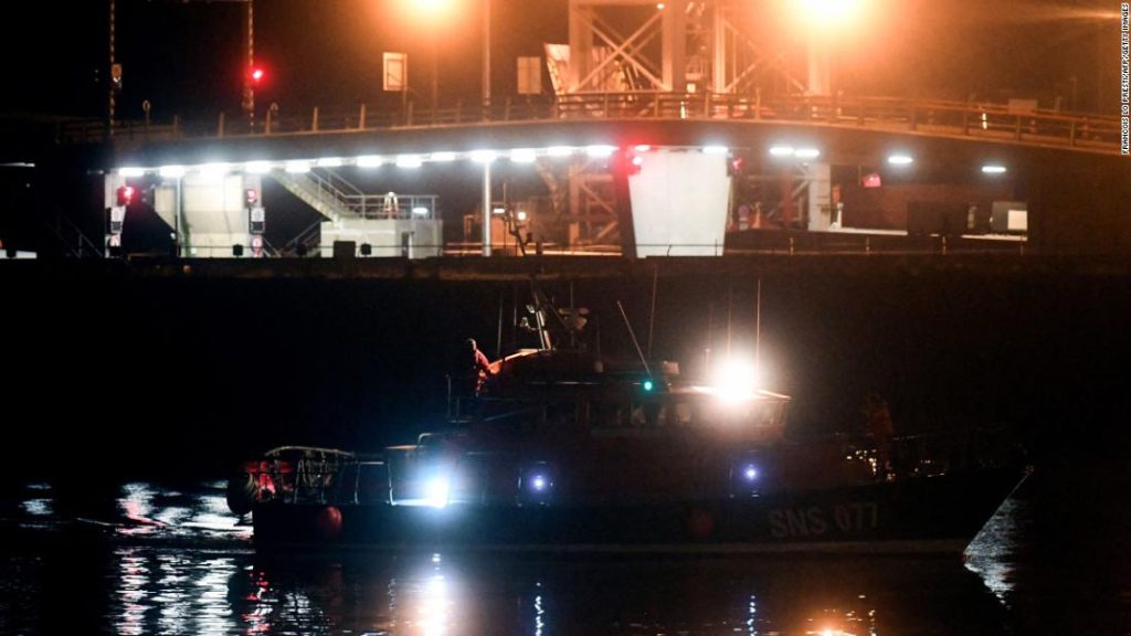 Barco no Canal da Mancha: pelo menos 27 imigrantes mortos e outros desaparecidos depois que um barco naufragou na costa francesa