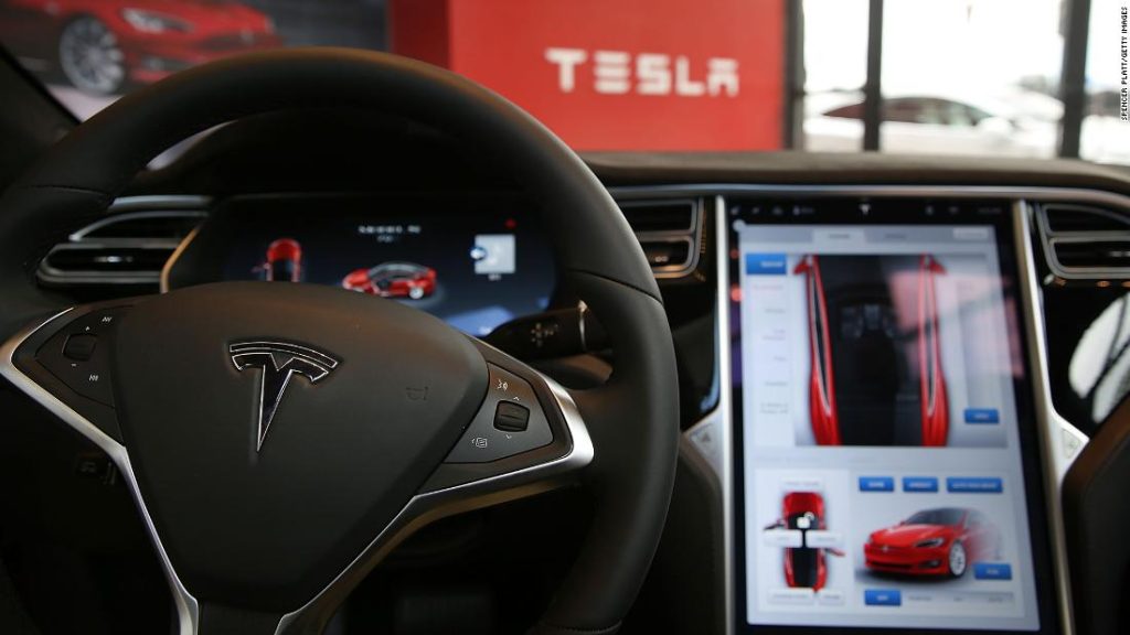 Tesla puxa o plugue para permitir que os motoristas joguem videogame após investigação federal