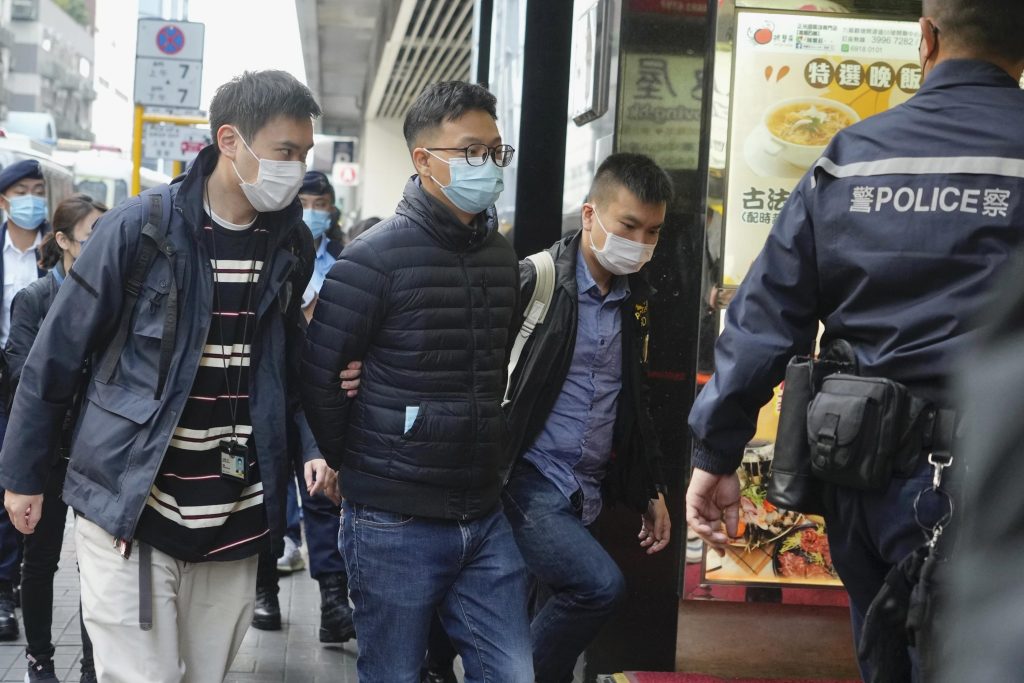 Batida policial de Hong Kong em meio de notícias on-line, prisão 6