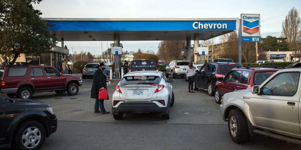 Chevron arrecada US $ 15,6 bilhões em lucros anuais à medida que os preços do petróleo sobem