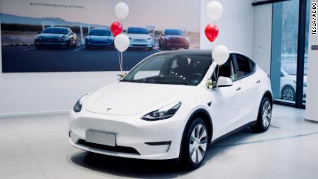 A Tesla acaba de abrir um novo showroom em Xinjiang, China