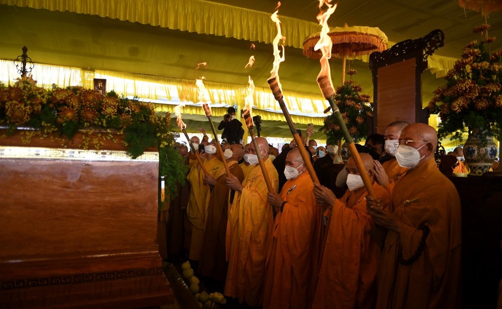 Milhares assistem ao funeral do monge budista Thich Nhat Hanh |  Notícias sobre religião