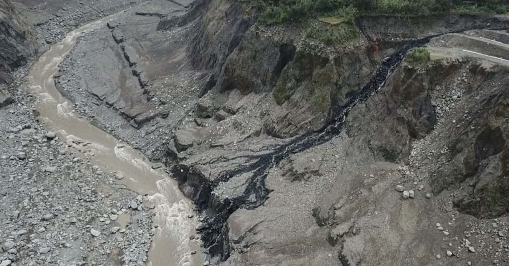 O governo equatoriano disse que o derramamento de óleo no Equador afetou a área protegida na Amazônia