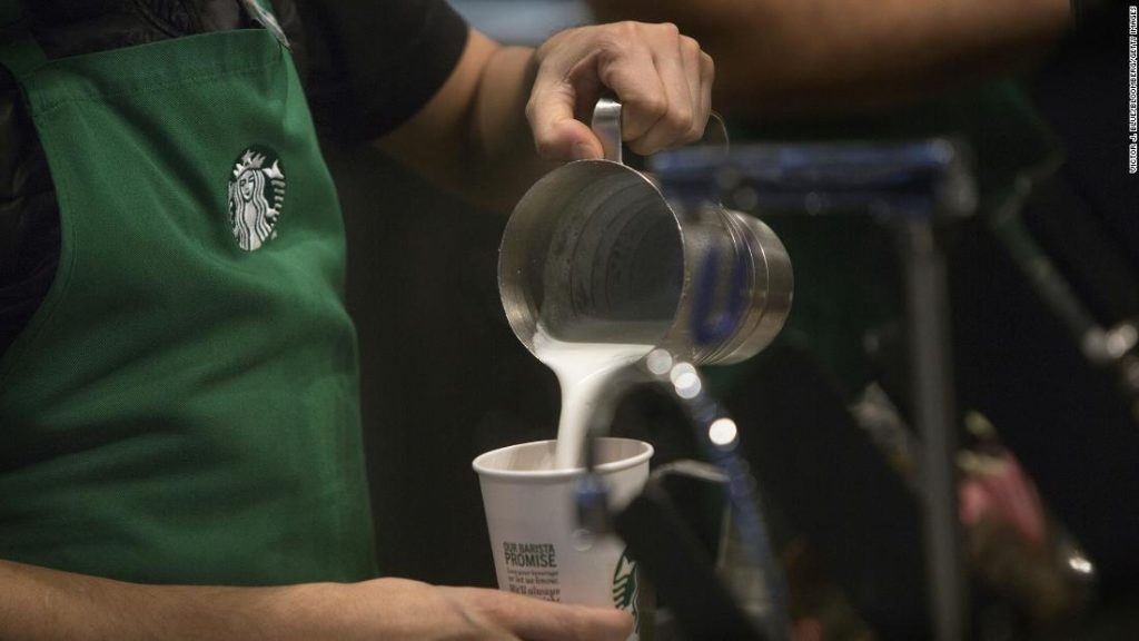 Starbucks revela nova política de vacinação de funcionários