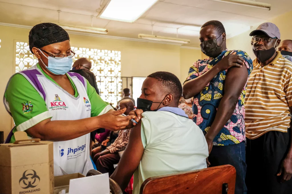 Estados Unidos vão “aumentar” apoio a vacinas para 11 países africanos