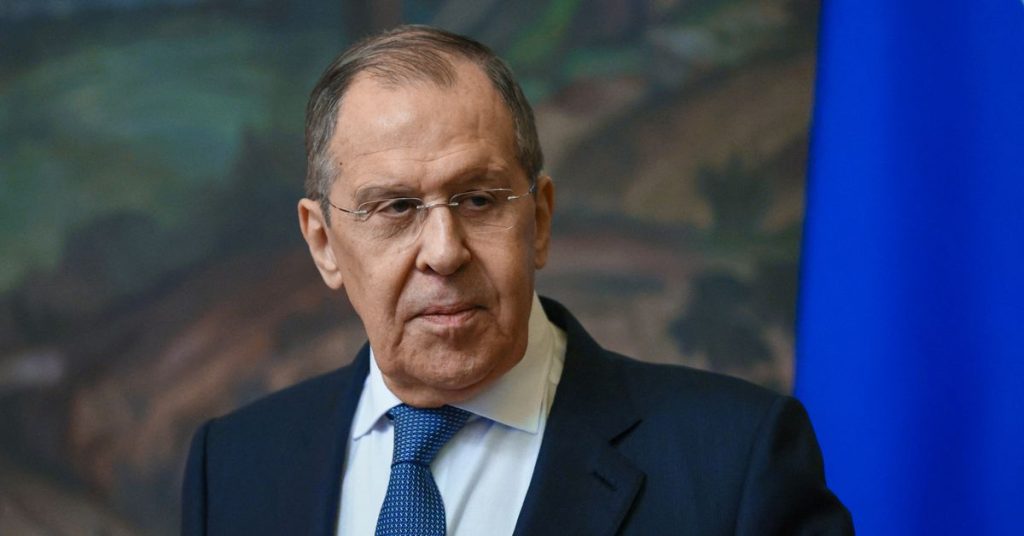 O ministro das Relações Exteriores da Rússia, Lavrov, pede a Putin que dê mais tempo para a diplomacia em meio à crise na Ucrânia