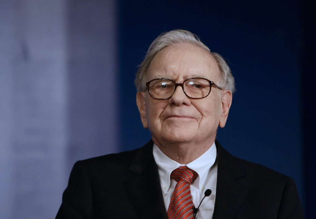 Warren Buffett em seu discurso anual descreve a Apple como um dos "Quatro Gigantes" que impulsionam o valor do conglomerado