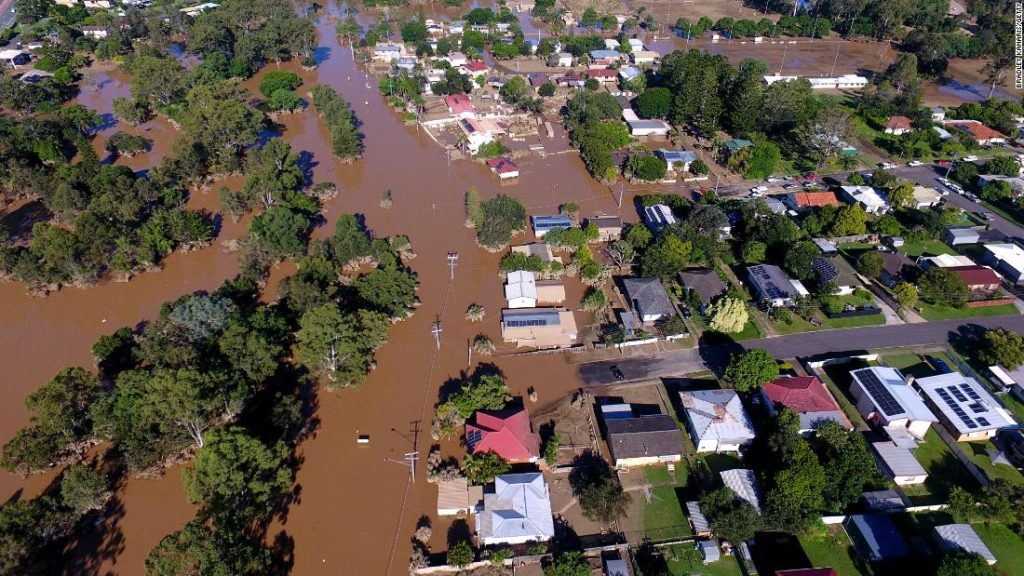 Food Australia: Esforços de socorro e resgate continuam enquanto Sydney se prepara para chuva forte