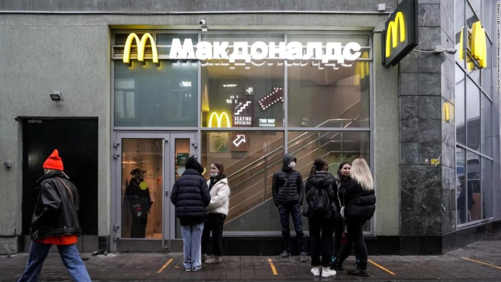 McDonald's fecha temporariamente restaurantes russos