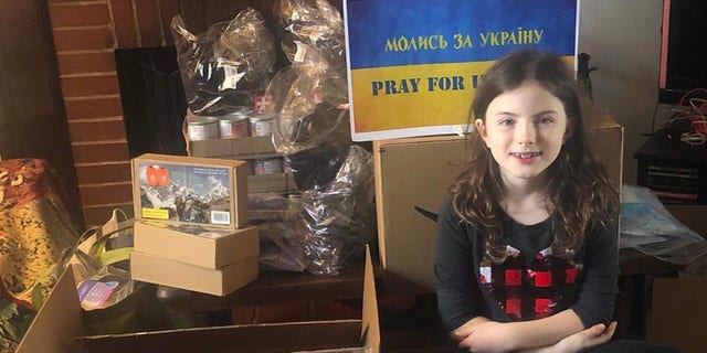 A filha de Lesia Gorgosky, Anna, ajuda nos esforços de angariação de fundos.