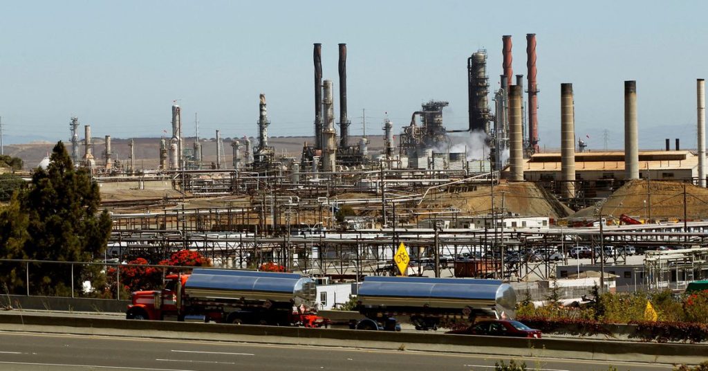 Chevron começa a substituir trabalhadores antes da greve na refinaria da Califórnia