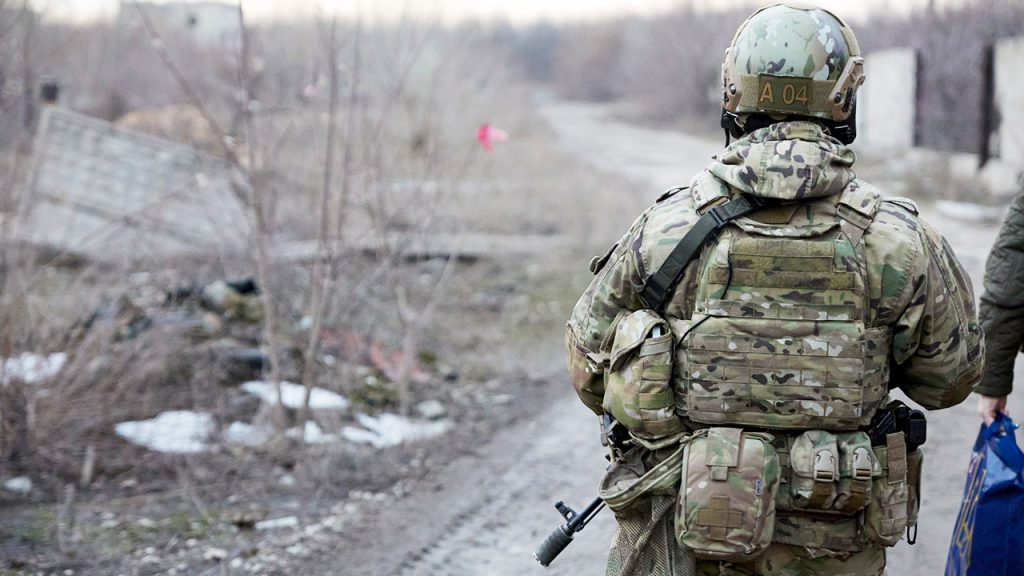 Putin muda liderança na guerra da Ucrânia enquanto autoridades de defesa alertam para se concentrar no leste