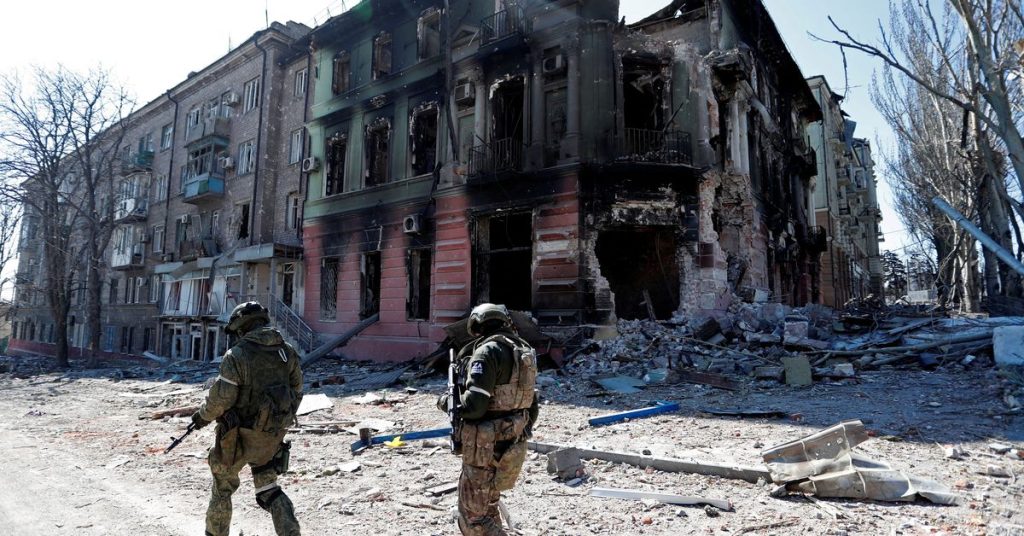 Ucrânia diz que dezenas de milhares foram mortos em Mariupol e acusa Rússia de abusos