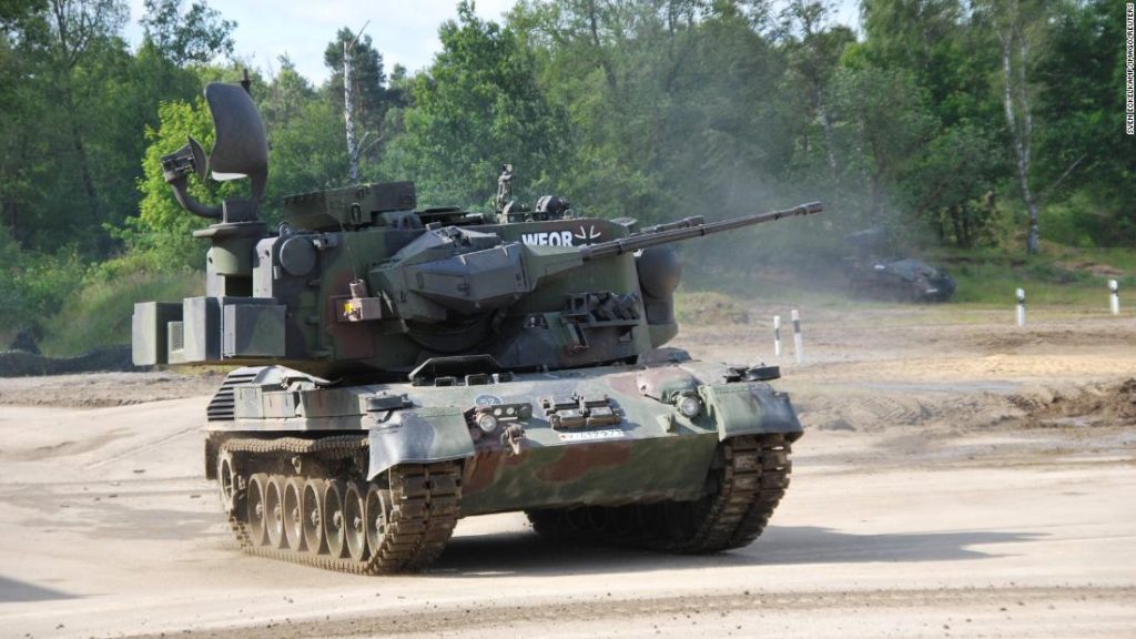 Alemanha concordou em enviar armas pesadas para a Ucrânia após uma grande mudança de política
