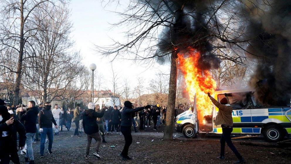 Agitação provocada por manifestações de extrema-direita continua na Suécia