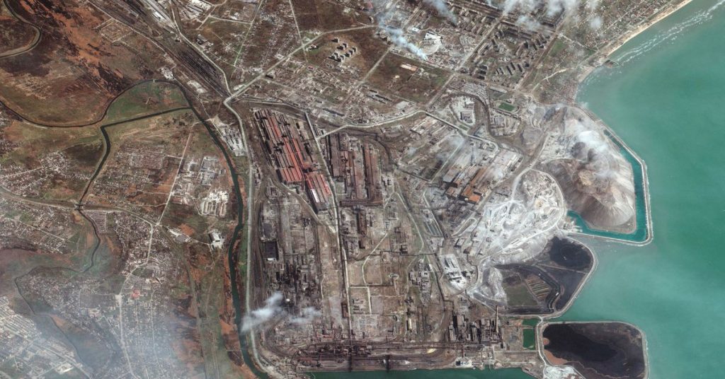 "Castelo em uma cidade": ucranianos se agarram a uma siderúrgica em Mariupol