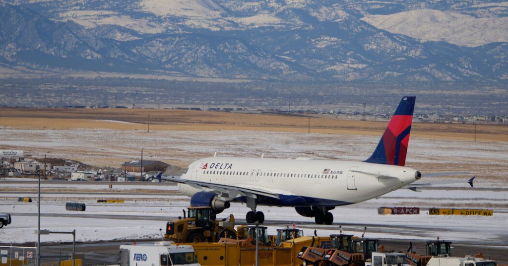 Plano Delta faz pouso de emergência após pára-brisa quebrar no meio do voo