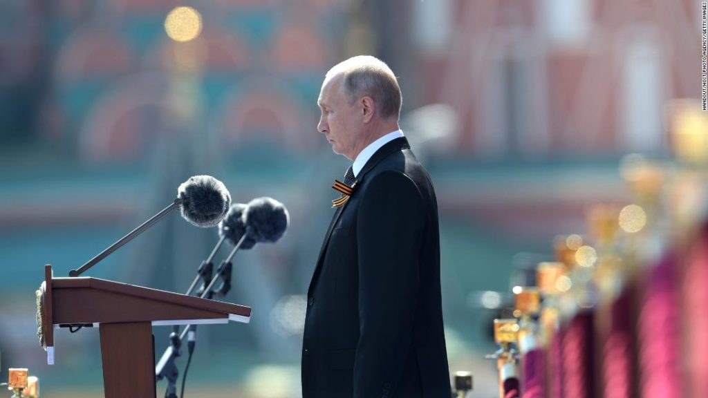 EUA anunciam sanções contra empresas de mídia controladas pelo Kremlin e proíbem a Rússia de usar alguns serviços de consultoria dos EUA
