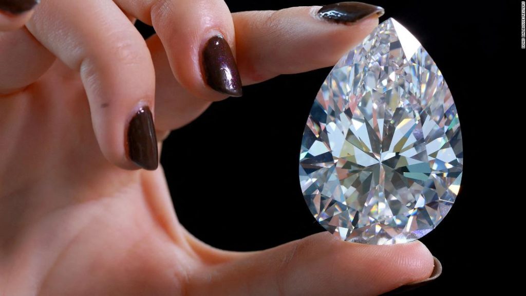 O "Rock" é o maior diamante branco já vendido em leilão, por US$ 21,9 milhões