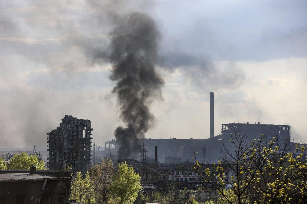 Batalha na siderúrgica Mariupol continua, Ucrânia repele ataques