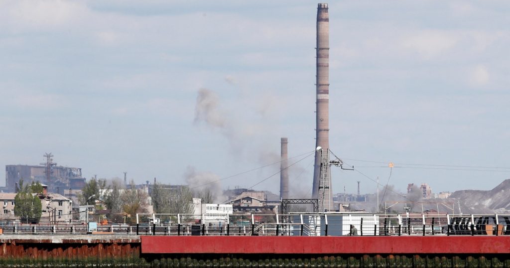 Guerra russo-ucraniana: civis evacuam a fábrica de Mariupol Azovstal |  notícias da guerra entre a rússia e a ucrânia