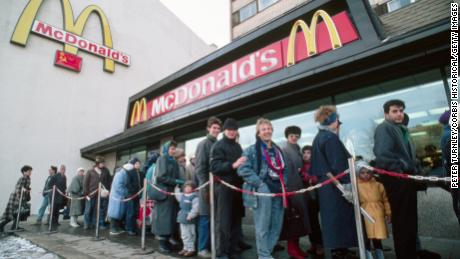 A Teoria da Paz do McDonald's morre, um dia sombrio para o capitalismo