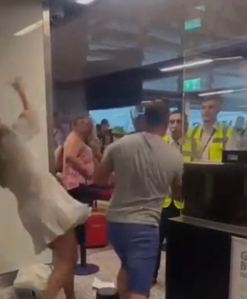 Captura de tela de um vídeo da briga no aeroporto