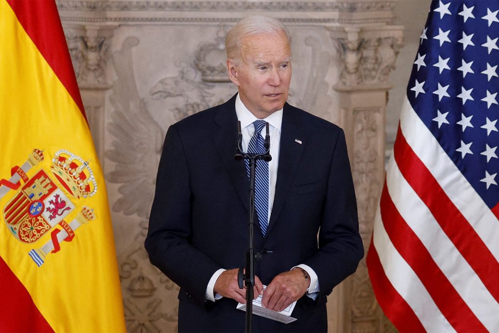 O presidente dos EUA, Joe Biden, fala ao se encontrar com o rei Felipe VI da Espanha no Palácio Real antes da cúpula da OTAN em Madri, Espanha, em 28 de junho de 2022.