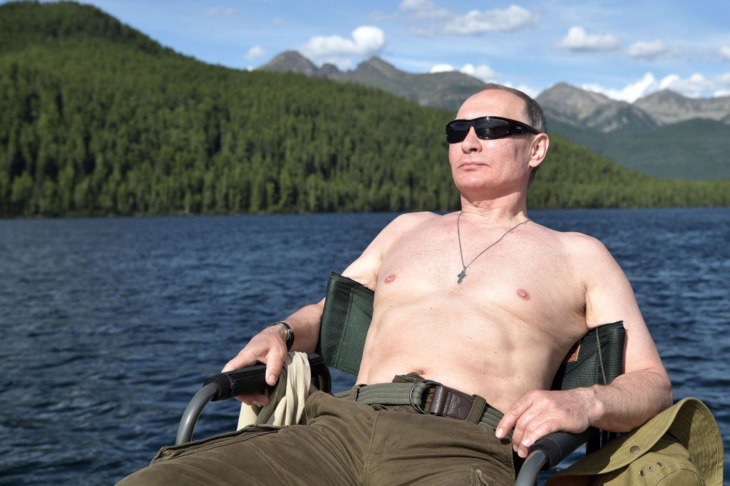 Em 2018, Putin defendeu seu gosto pelo show sem camisa, dizendo que sim "Não há necessidade de se esconder." 