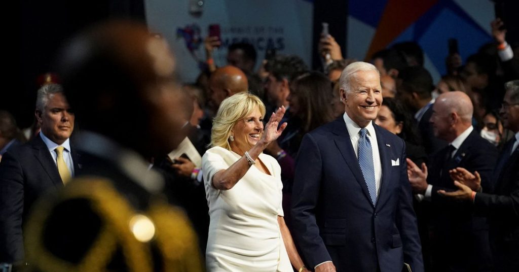 Biden revela novo plano econômico para a América Latina em cúpula de reinicialização destruída pela oposição
