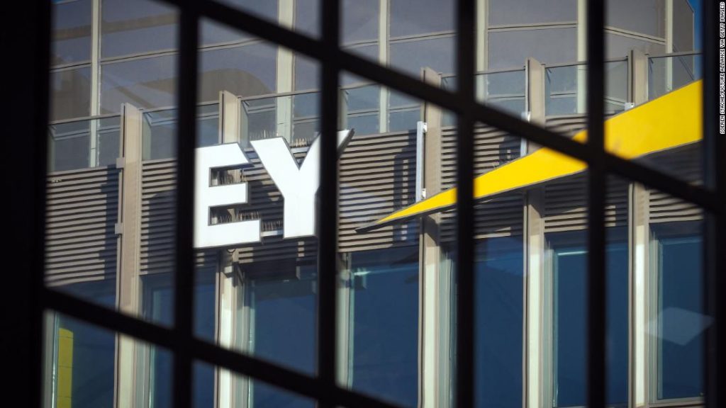 Ernst & Young é multada em US$ 100 milhões após funcionários trapacearem em exames de CPA
