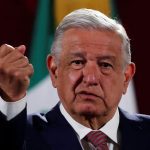 O presidente do México dobra a comparação de Hitler com um analista judeu após protesto