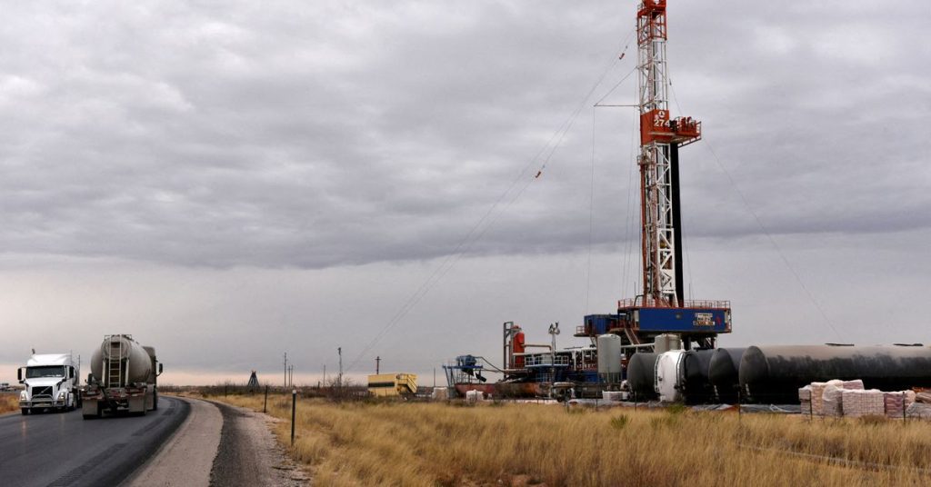 Petróleo Brent sobe acima de US$ 120 o barril após Arábia Saudita aumentar preços do petróleo