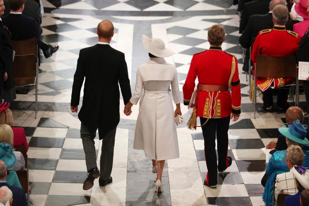 Príncipe Harry e Meghan Markle participam do serviço da Igreja do Jubileu da Rainha