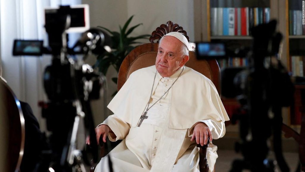Papa Francisco visita Canadá para pedir desculpas por abuso de indígenas em internatos católicos