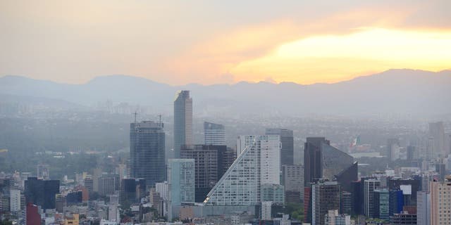 MÉXICO, CIDADE DO MÉXICO - 8 DE SETEMBRO: Uma vista aérea da Cidade do México em 8 de setembro de 2016, México. 