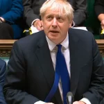 Boris Johnson defende suas ações à medida que mais aliados conservadores desistem