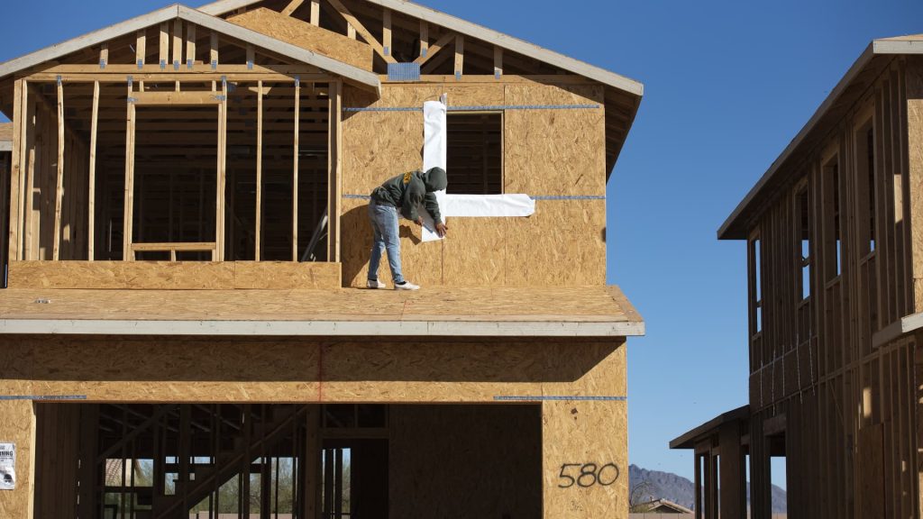 O sentimento de construção de casas caiu historicamente em julho