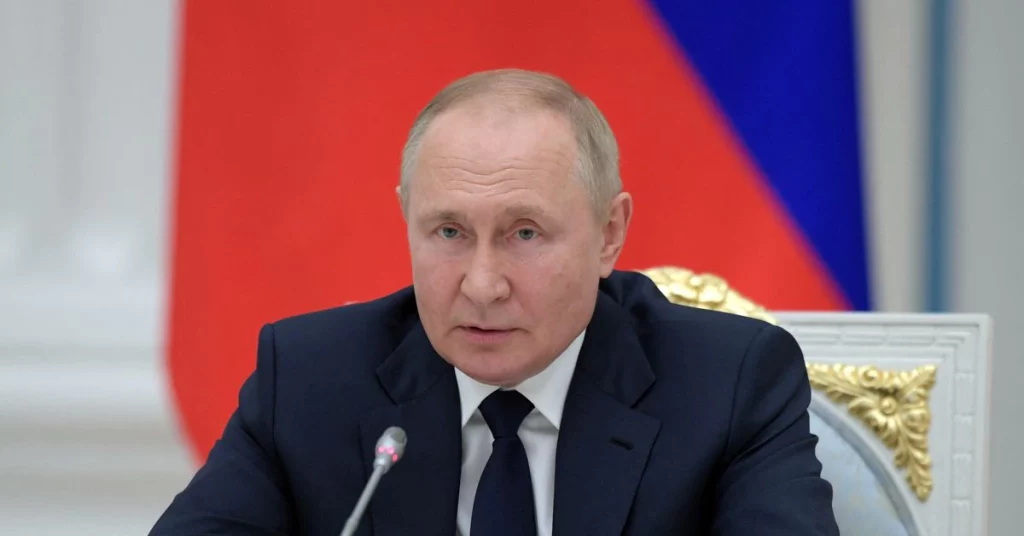 Putin diz que a Rússia está apenas começando na Ucrânia, e as negociações de paz ficarão mais difíceis com o tempo