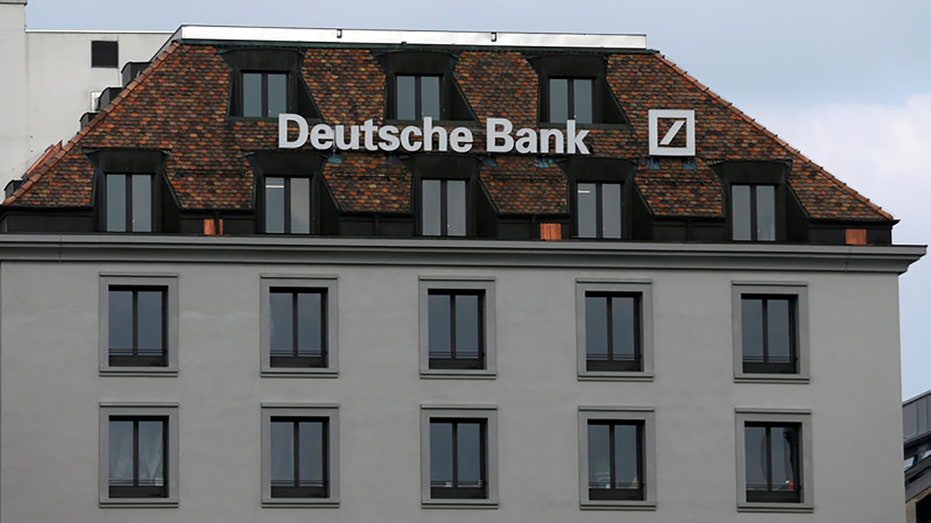 Logo no prédio do Deutsche Bank