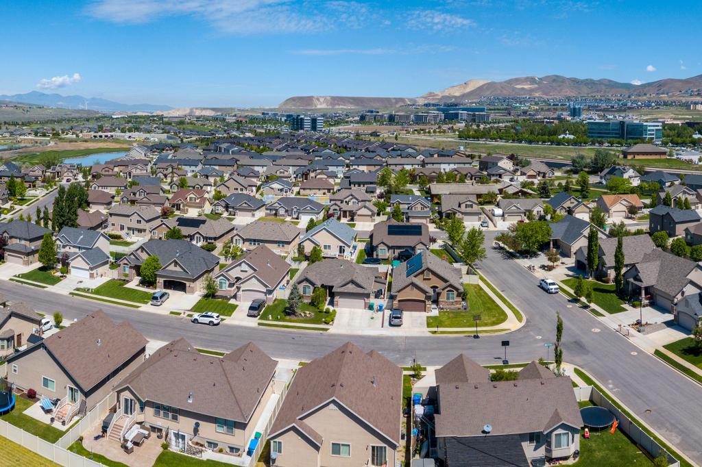 Os preços das casas caem em 'cidades de boom epidêmico' à medida que o mercado diminui