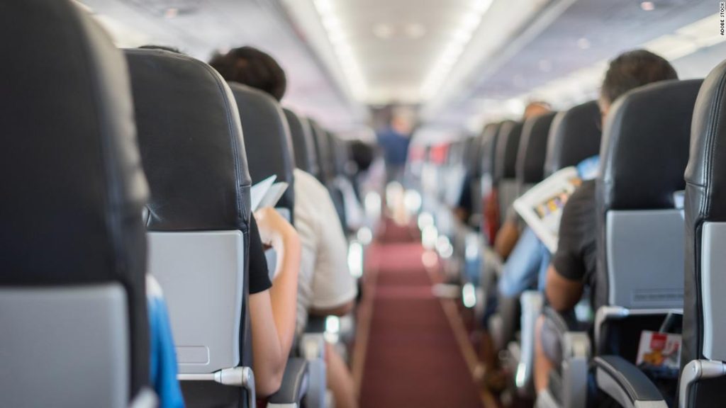 A FAA está pedindo feedback do público sobre o tamanho dos assentos das aeronaves